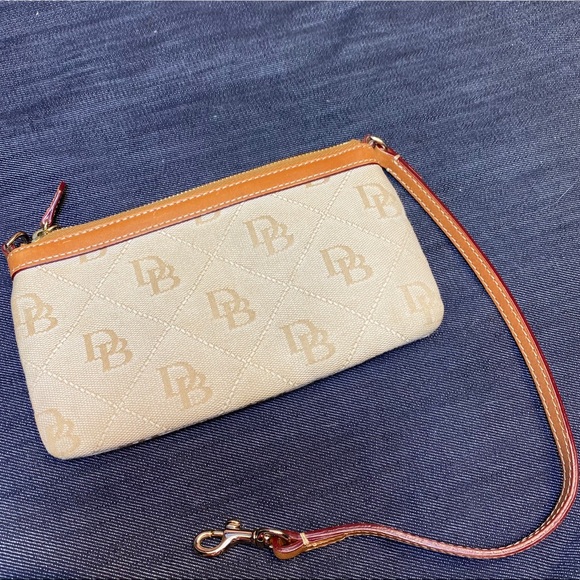 Dooney & Bourke Signature Logo Textile Wristlet - Picture 5 of 12